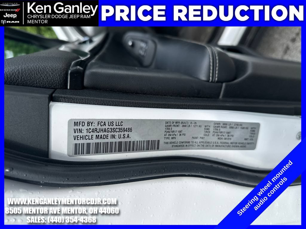 Used 2025 Jeep Grand Cherokee Laredo AWD/4WD image 28