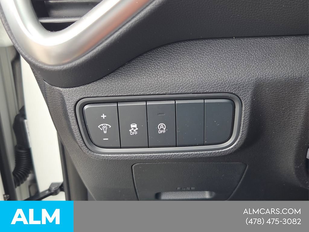 Used 2025 Kia Soul LX w/ LX Technology Package FWD image 25