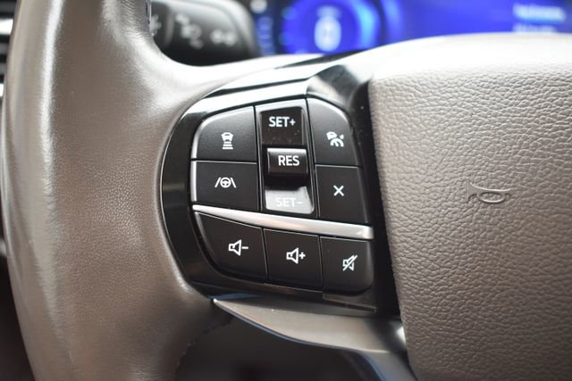 Used 2022 Ford Explorer Platinum w/ Equipment Group 601A AWD/4WD image 25
