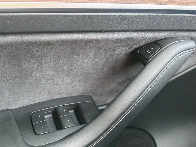 Used 2023 Tesla Model Y Long Range image 19