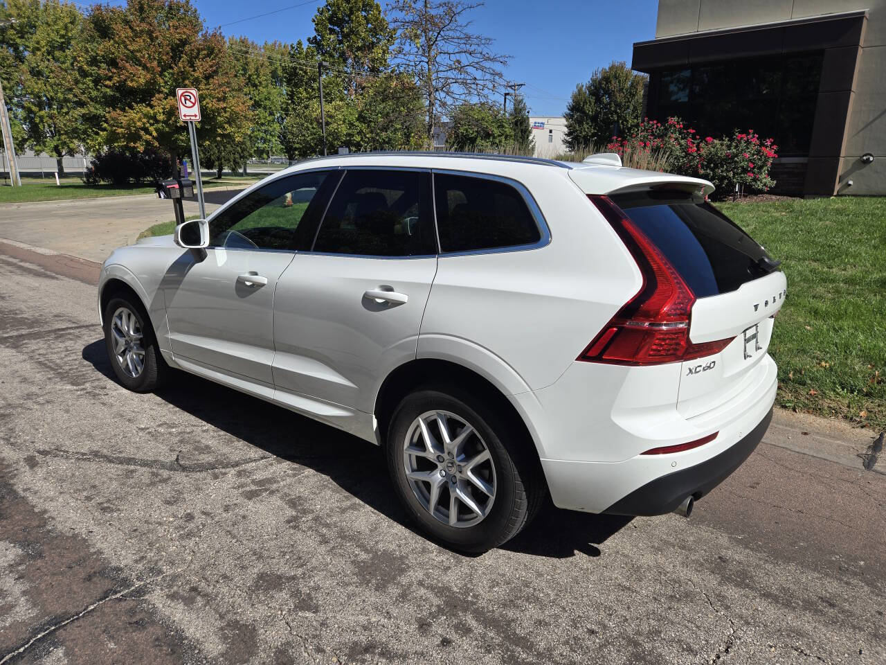 Used 2020 Volvo XC60 T5 Momentum image 8