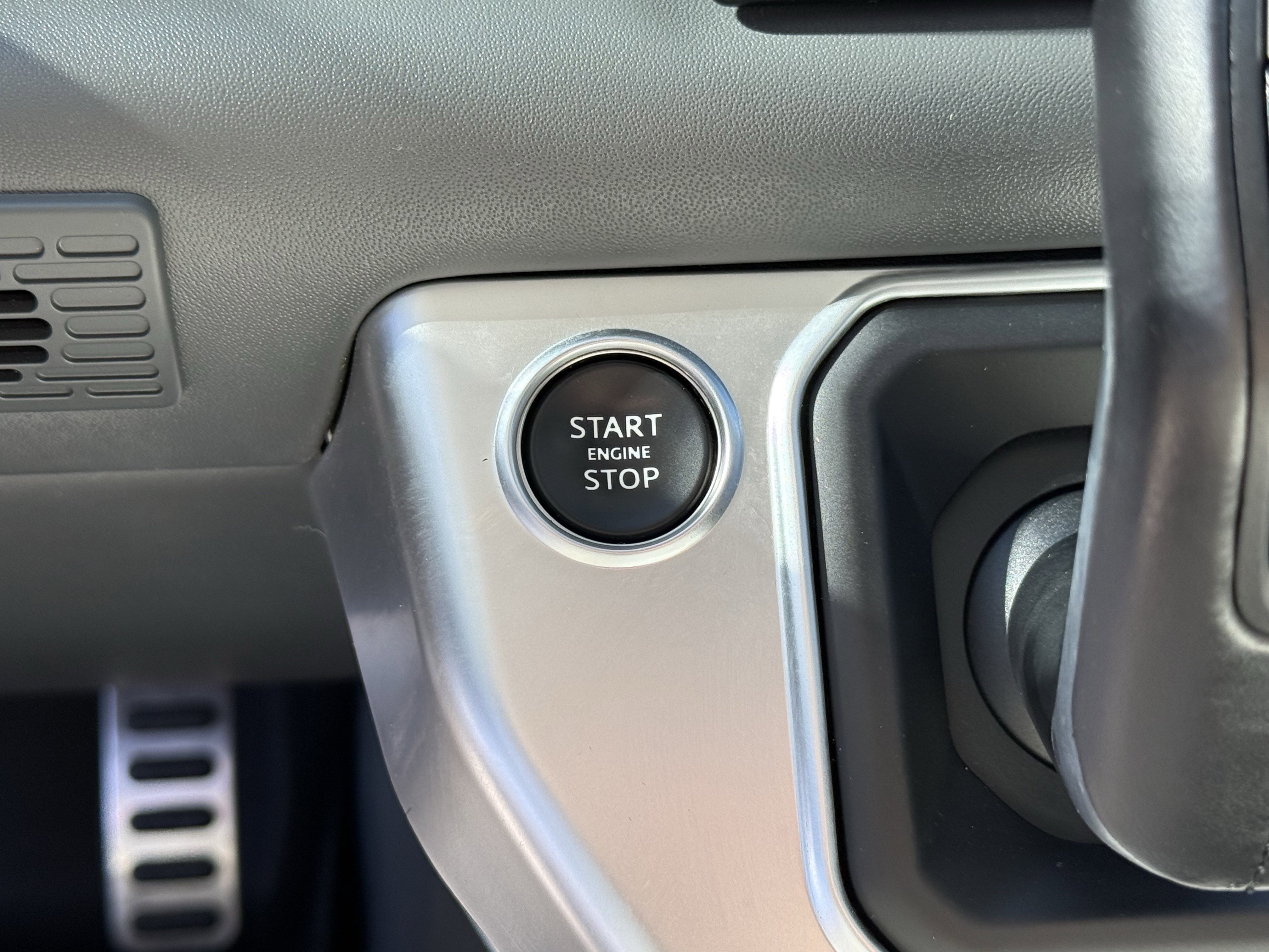 Used 2023 Land Rover Defender 130 First Edition image 23