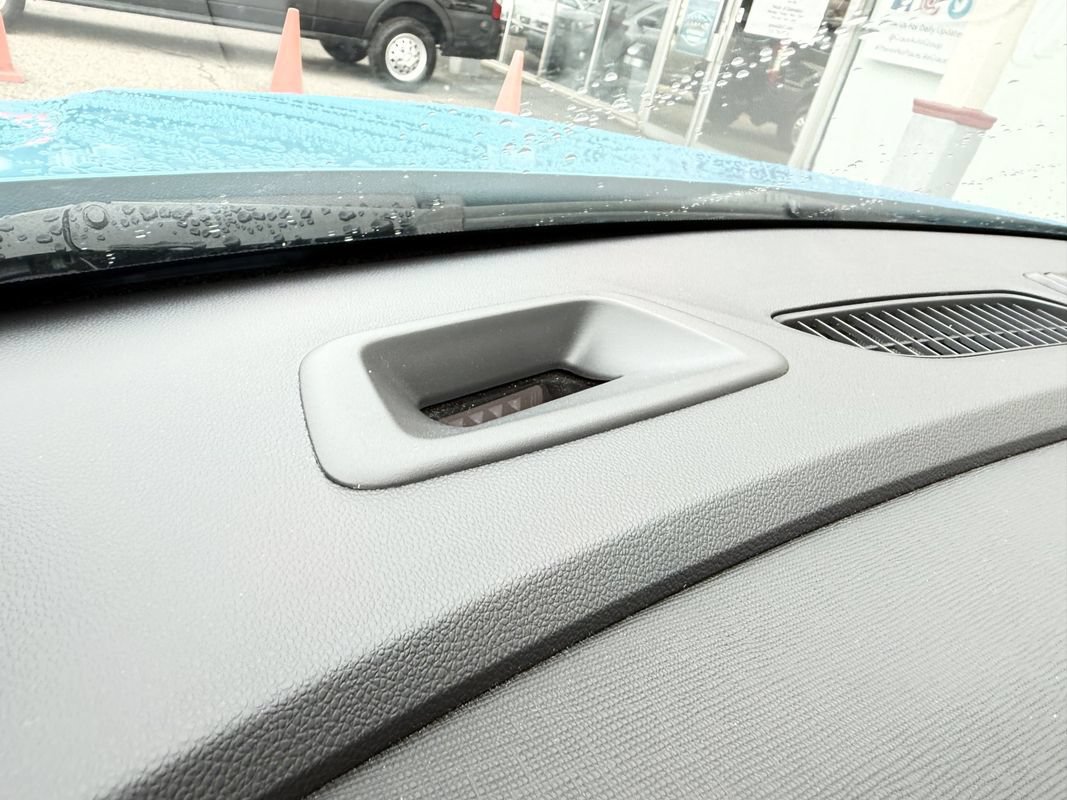 Used 2025 Buick Envista Sport Touring w/ Convenience I Package FWD image 27