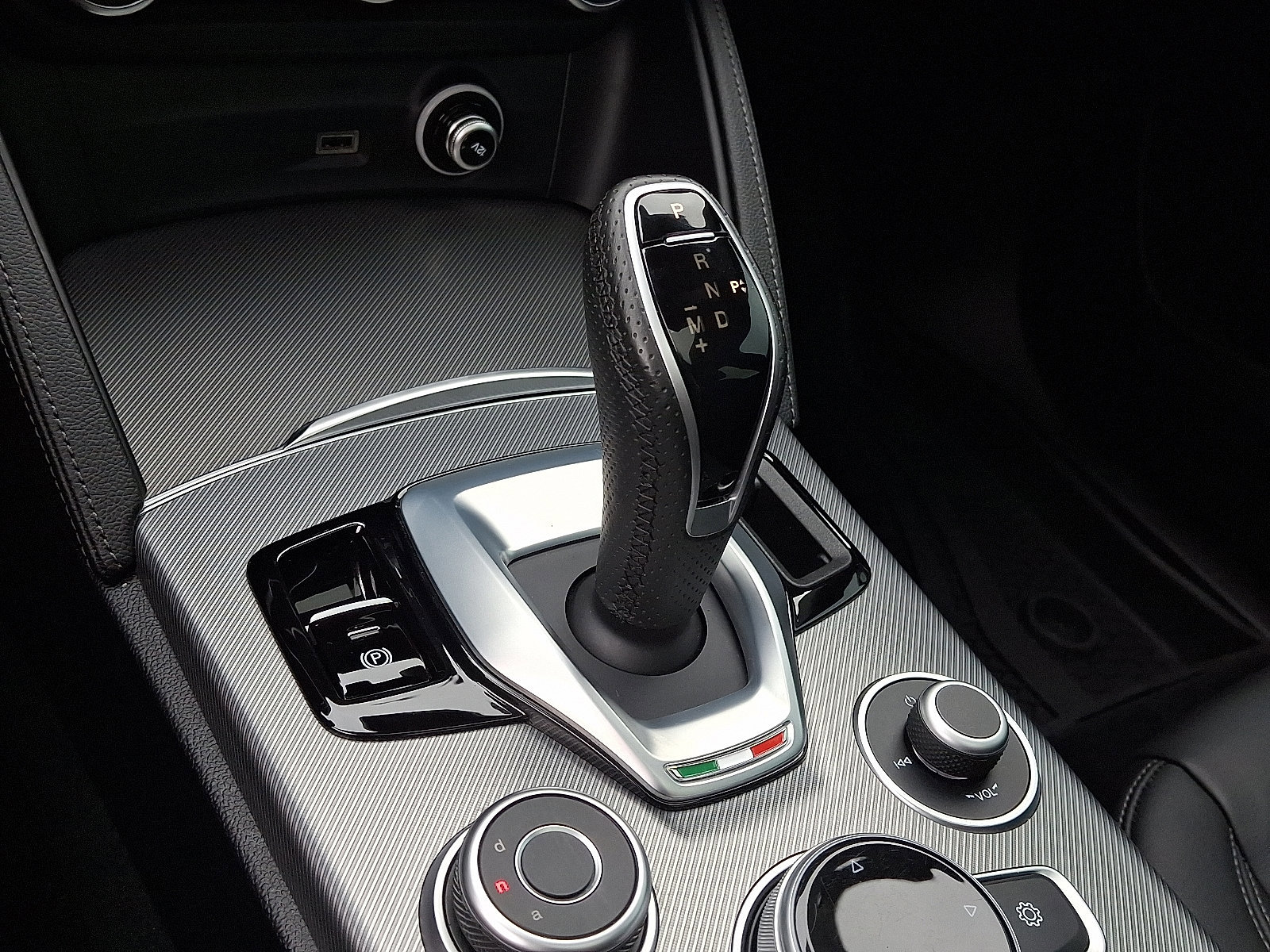 Used 2024 Alfa Romeo Stelvio Ti image 16