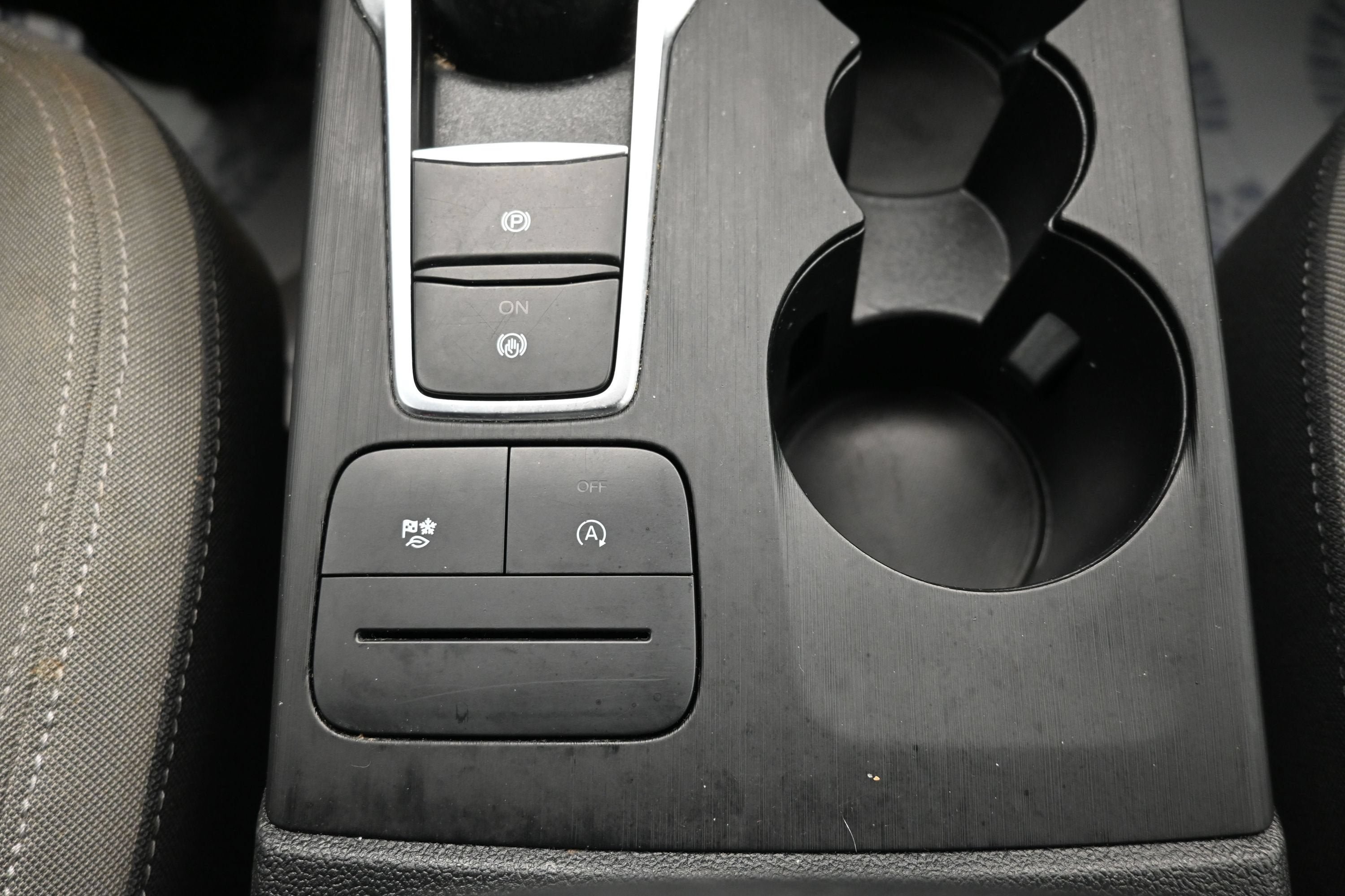 Used 2020 Ford Escape SE FWD image 22