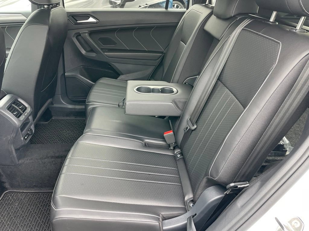 Used 2023 Volkswagen Tiguan SE R-Line AWD/4WD image 7