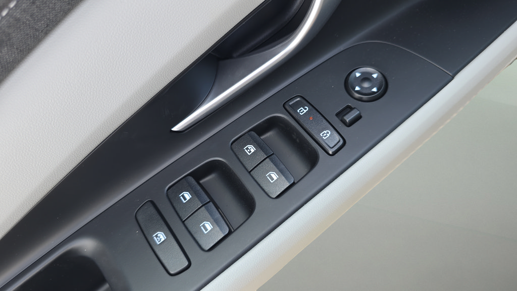 New 2026 Hyundai Elantra Limited FWD image 16