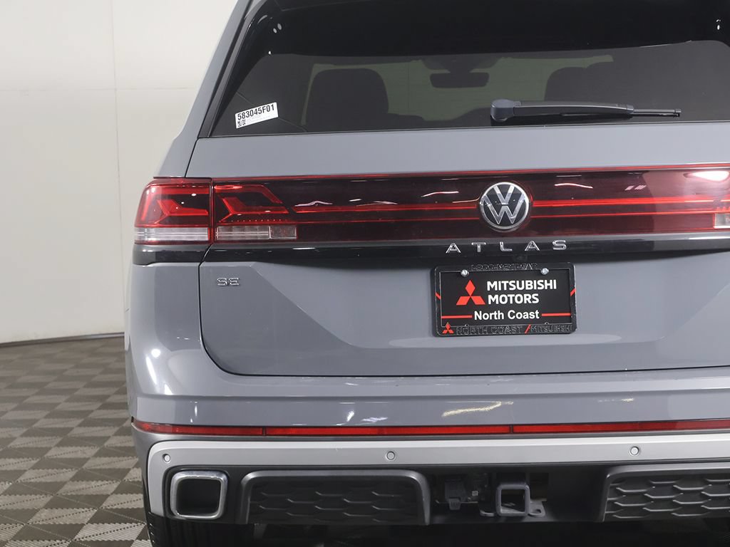 Used 2024 Volkswagen Atlas Peak Edition SE AWD/4WD image 16