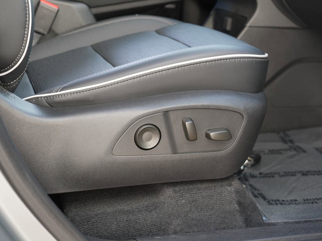 Used 2025 Buick Enclave Sport Touring image 30