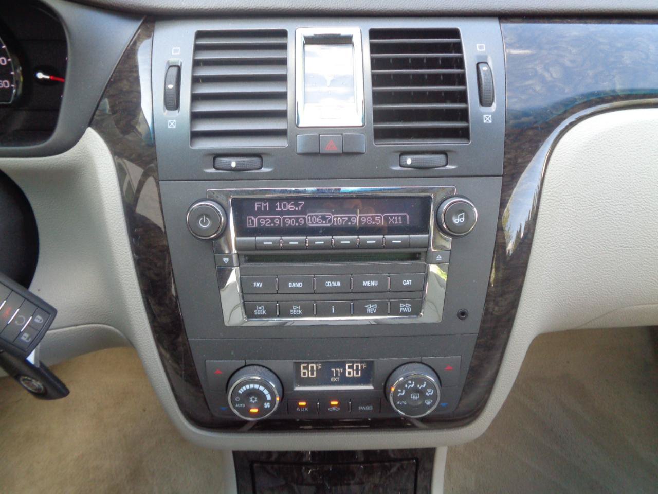 Used 2011 Cadillac DTS Luxury FWD image 33
