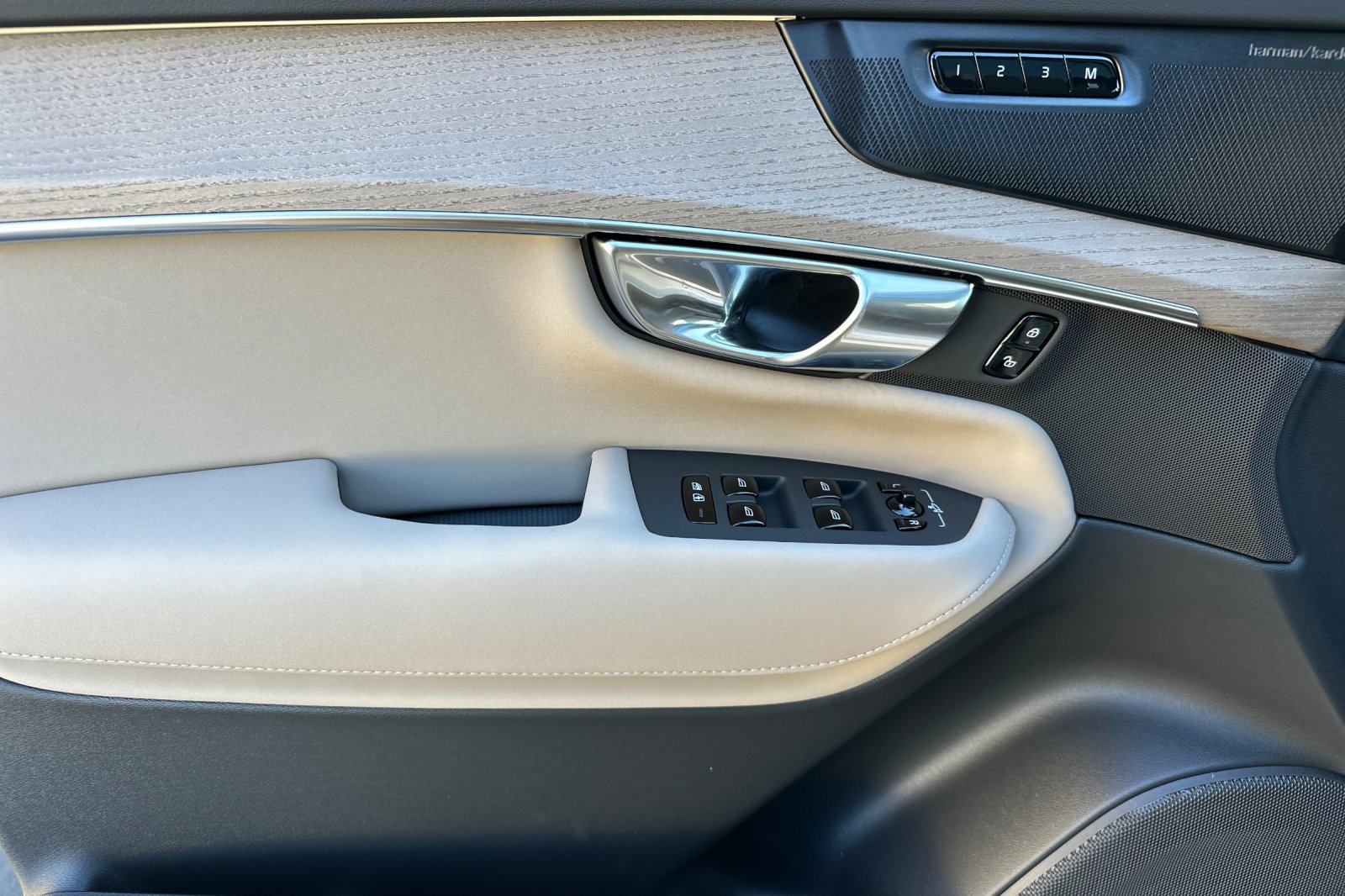 New 2026 Volvo XC90 T8 Plus image 9