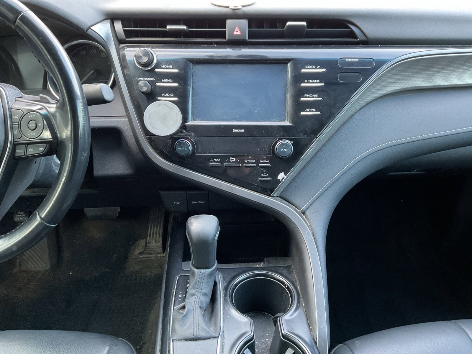 Used 2020 Toyota Camry SE image 12