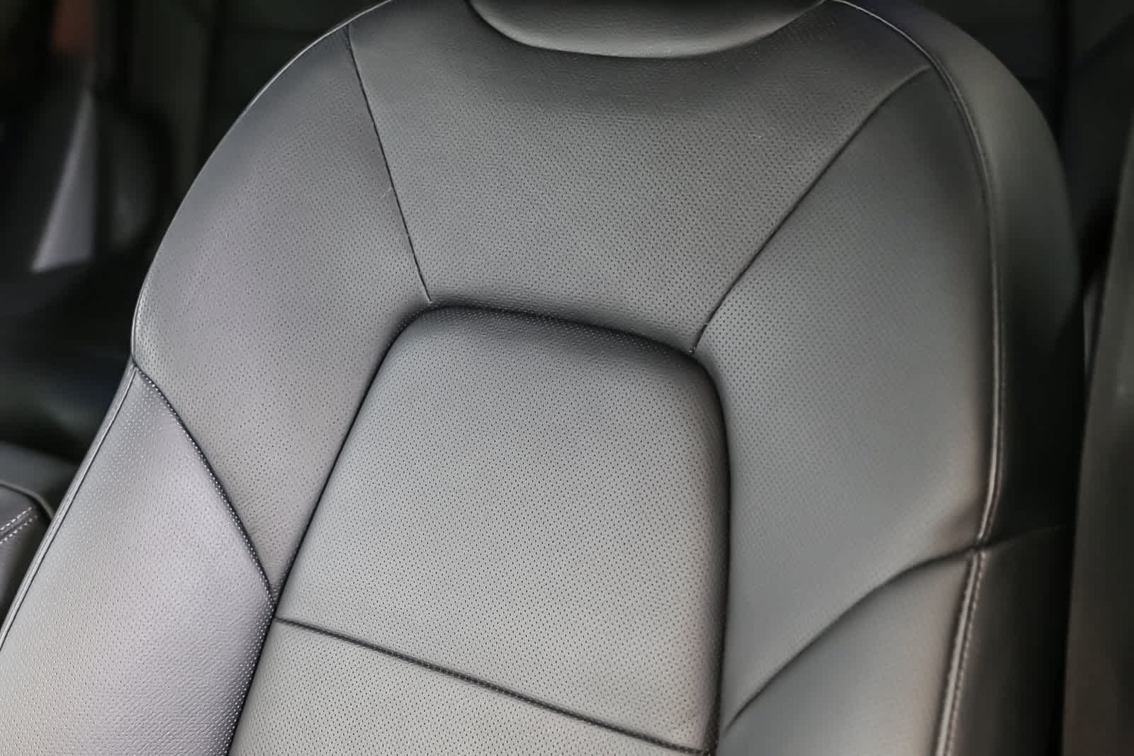 Certified 2024 Porsche Cayenne AWD/4WD image 30