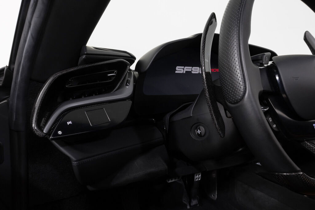 Used 2023 Ferrari SF90 Spider image 34