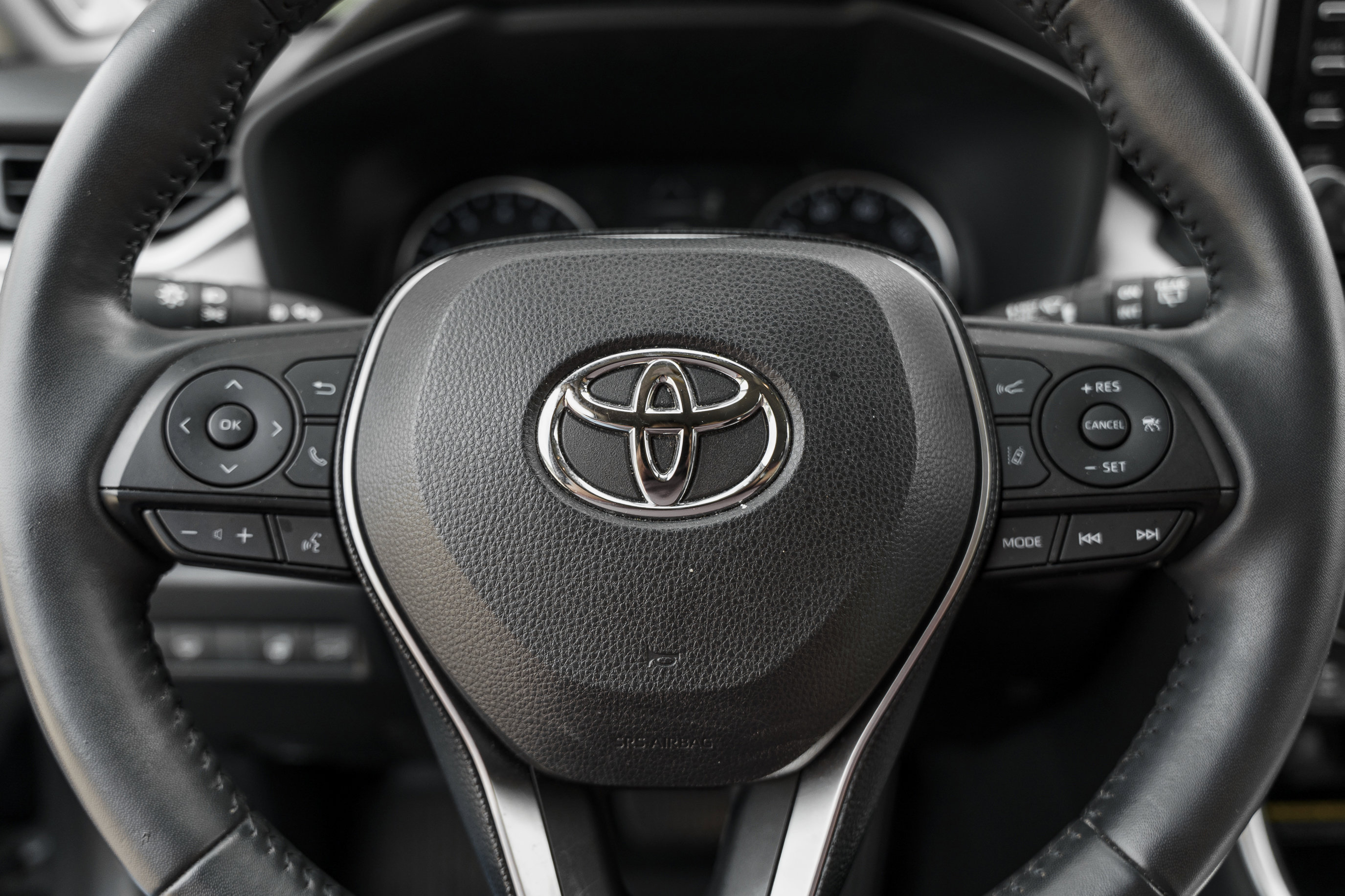 Used 2020 Toyota RAV4 XLE Premium AWD/4WD image 14