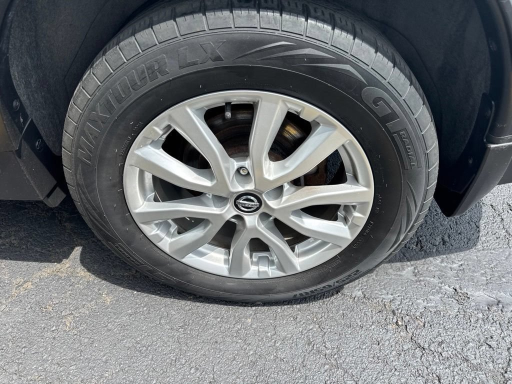 Used 2017 Nissan Rogue SV AWD/4WD image 17