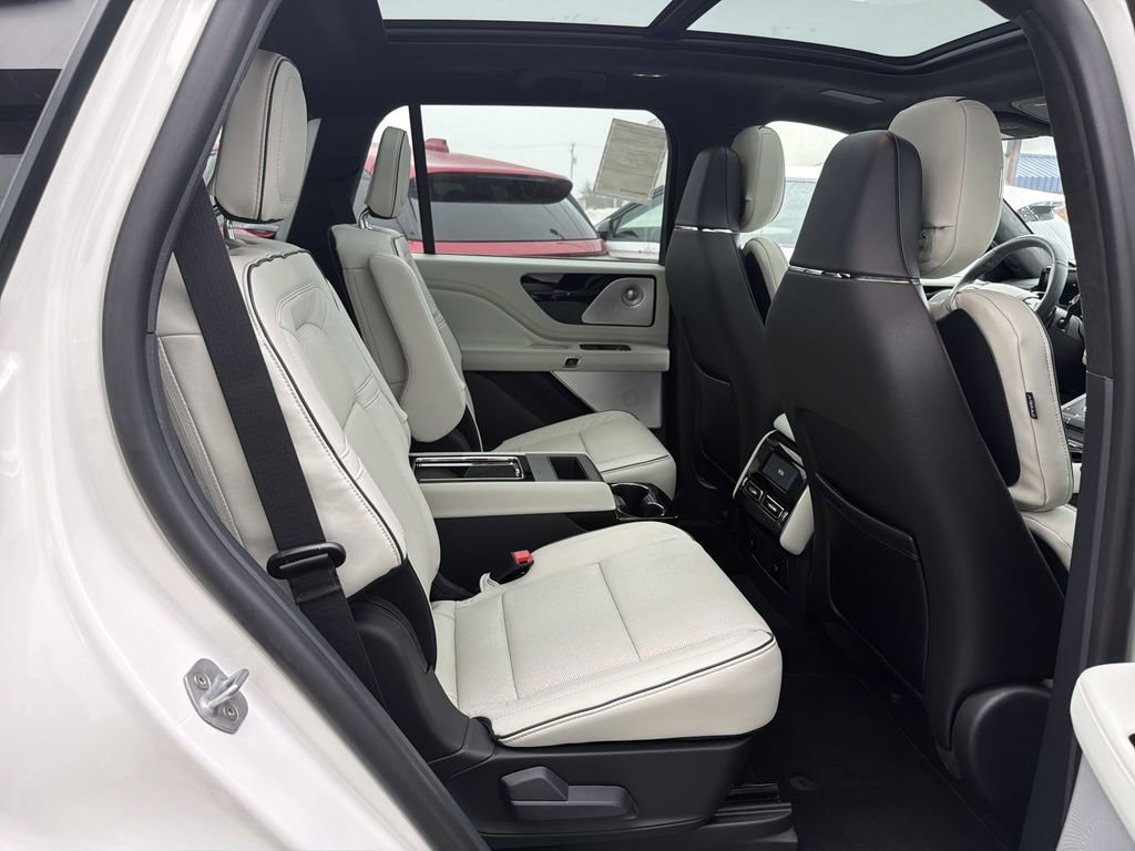 New 2025 Lincoln Aviator Black Label image 8