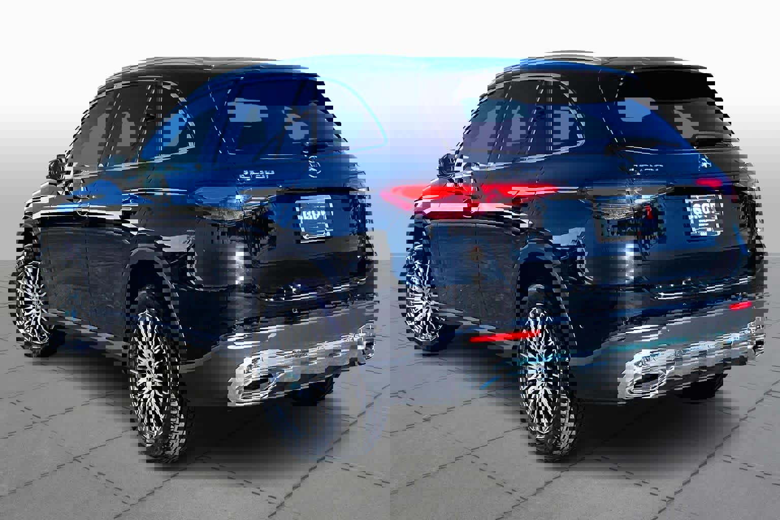 Used 2025 Mercedes-Benz GLC 300 4MATIC image 12