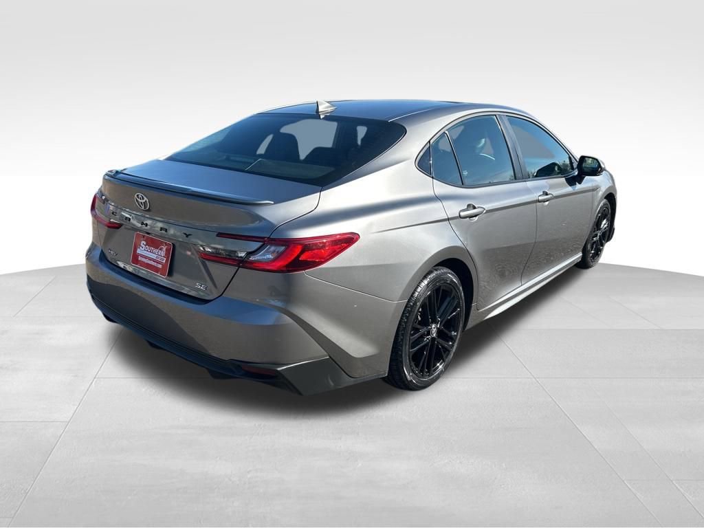 Used 2025 Toyota Camry SE image 5
