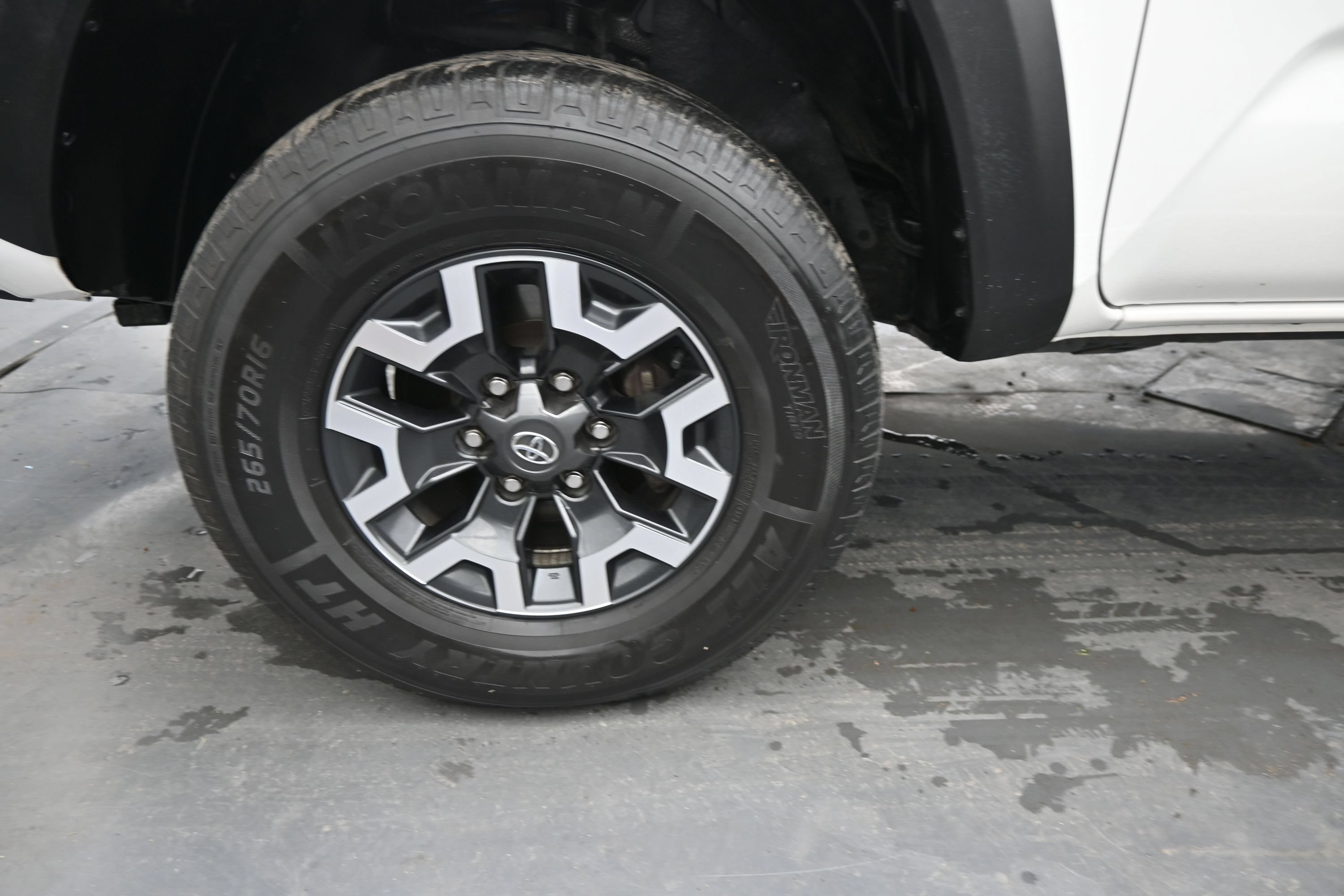 Used 2022 Toyota Tacoma TRD Off-Road w/ Technology Package AWD/4WD image 9