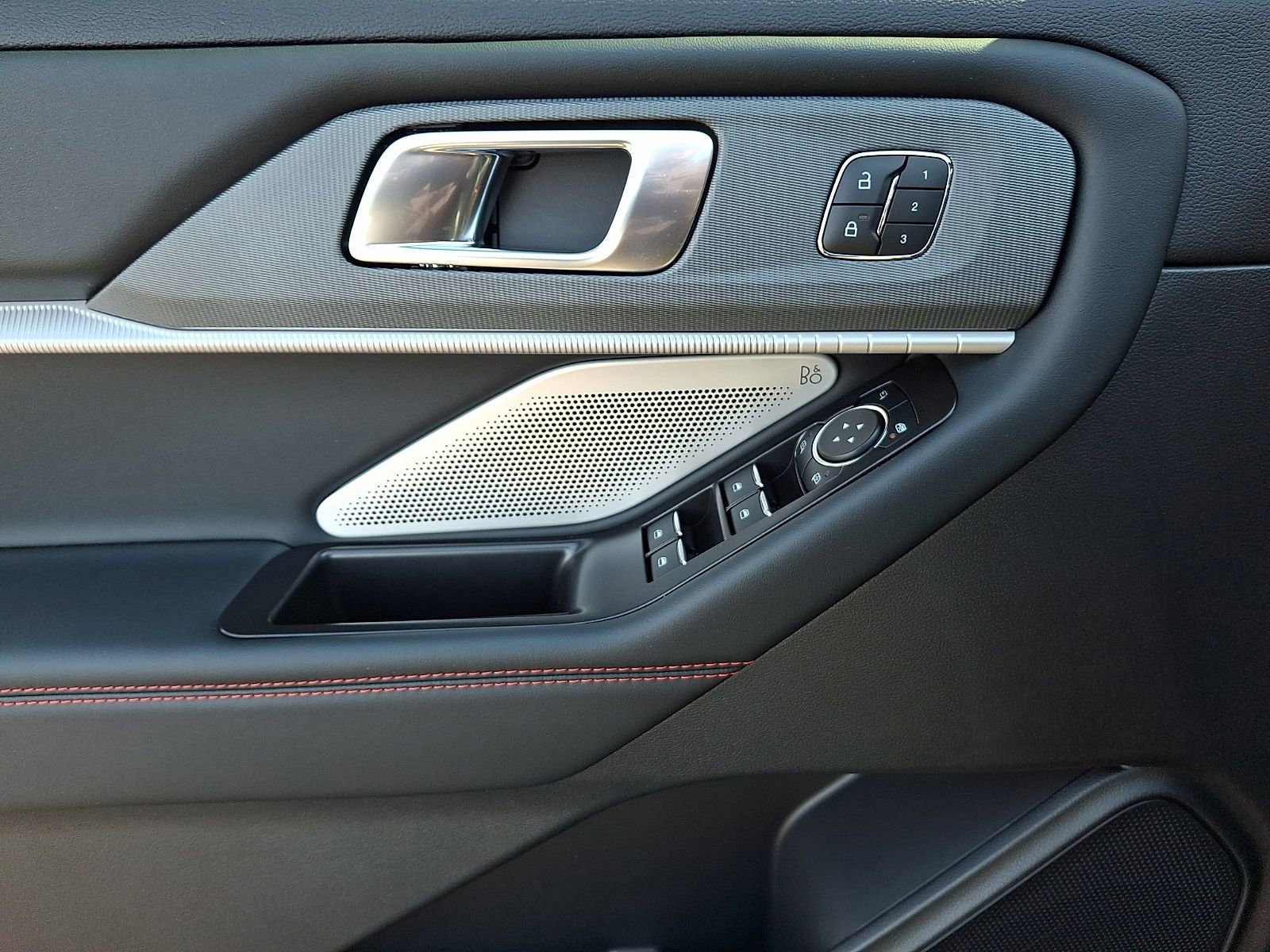 Used 2025 Ford Explorer ST w/ Sun And Sound Package image 13