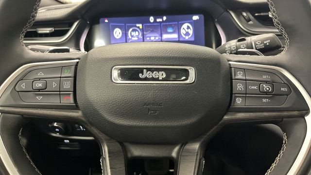 Used 2024 Jeep Grand Cherokee L Limited w/ Luxury Tech Group II AWD/4WD image 16