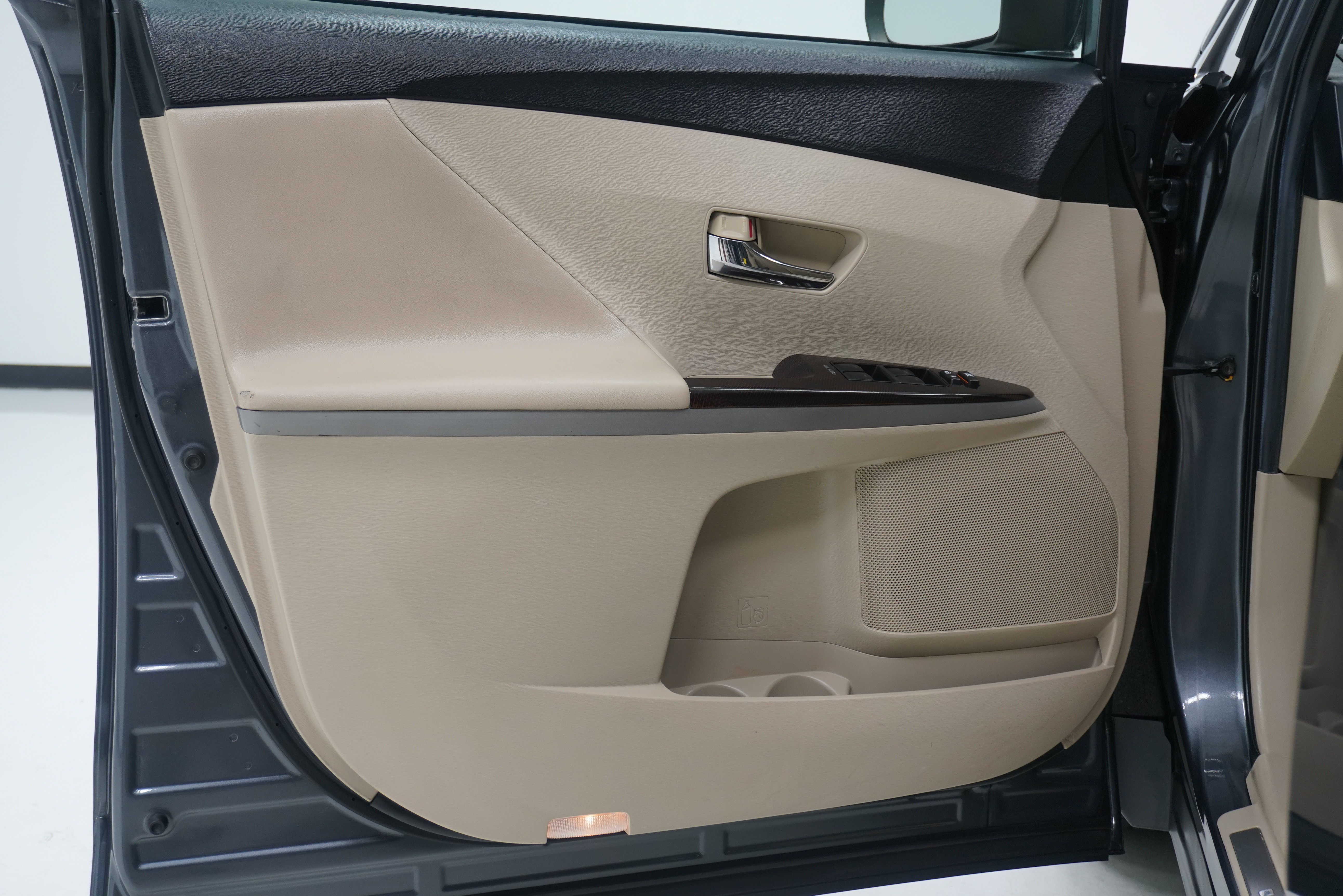 Used 2011 Toyota Venza FWD image 13