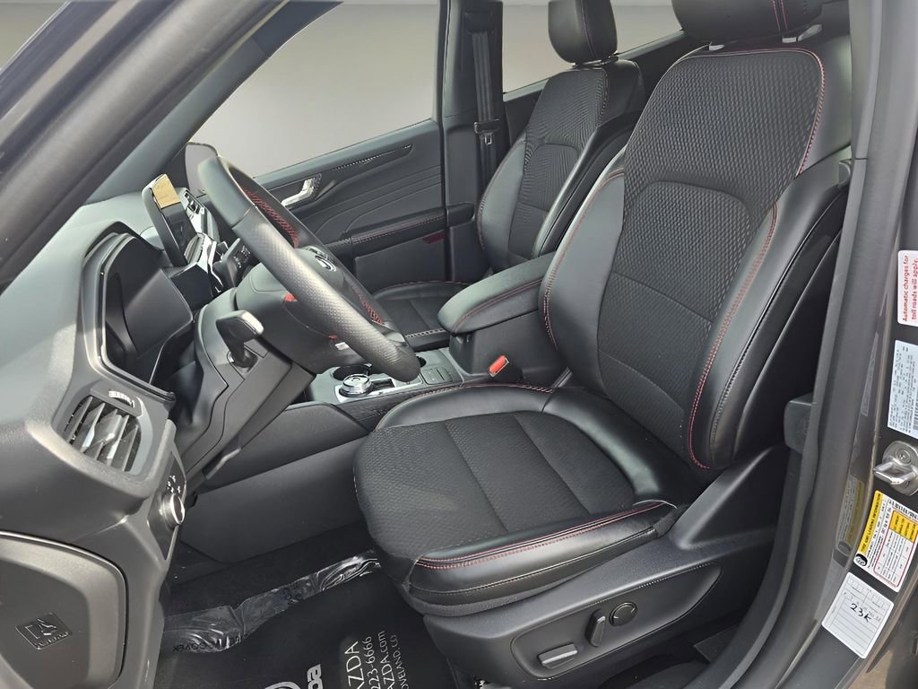 Used 2025 Ford Escape ST-Line image 13
