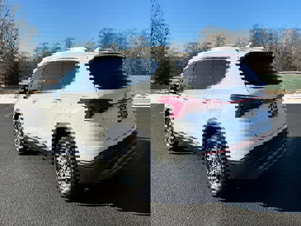 Used 2023 Hyundai Santa Fe SEL image 4