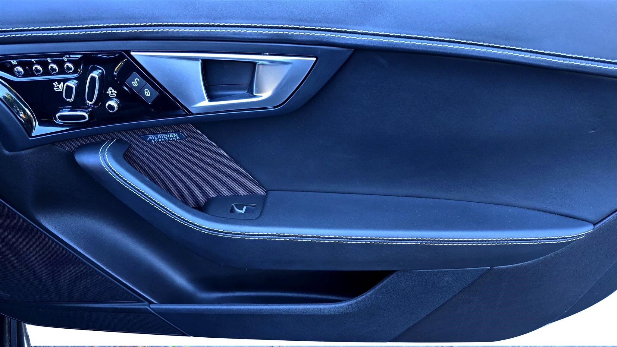 Used 2016 Jaguar F-TYPE R image 23