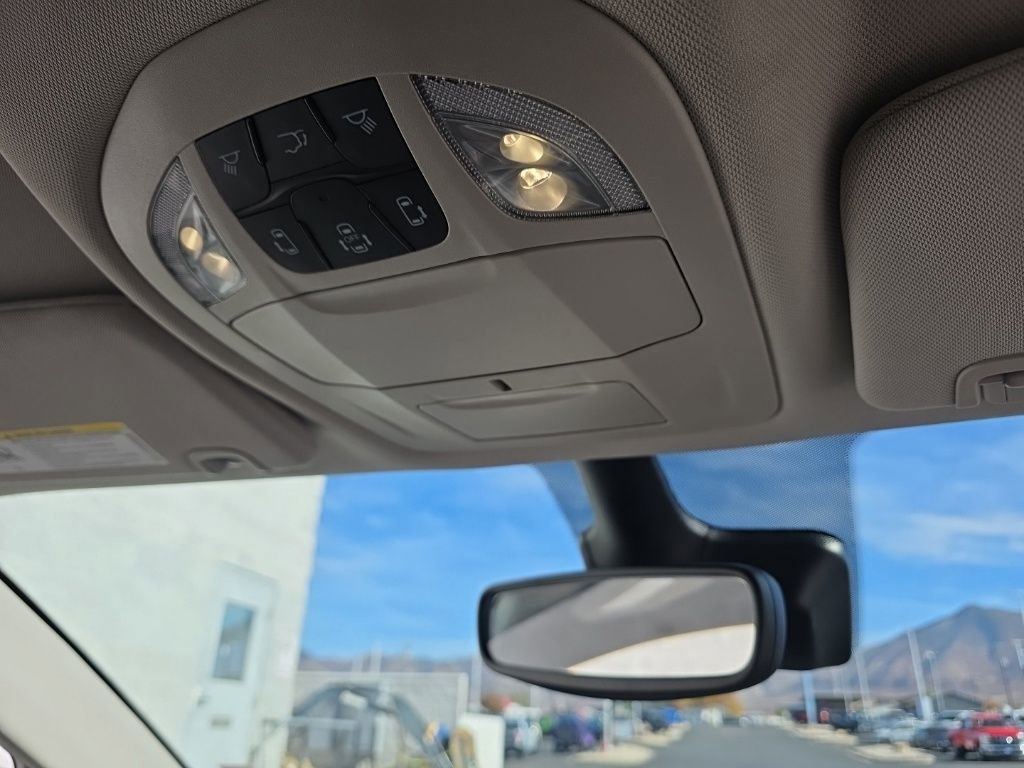 Used 2024 Chrysler Pacifica Touring-L image 25