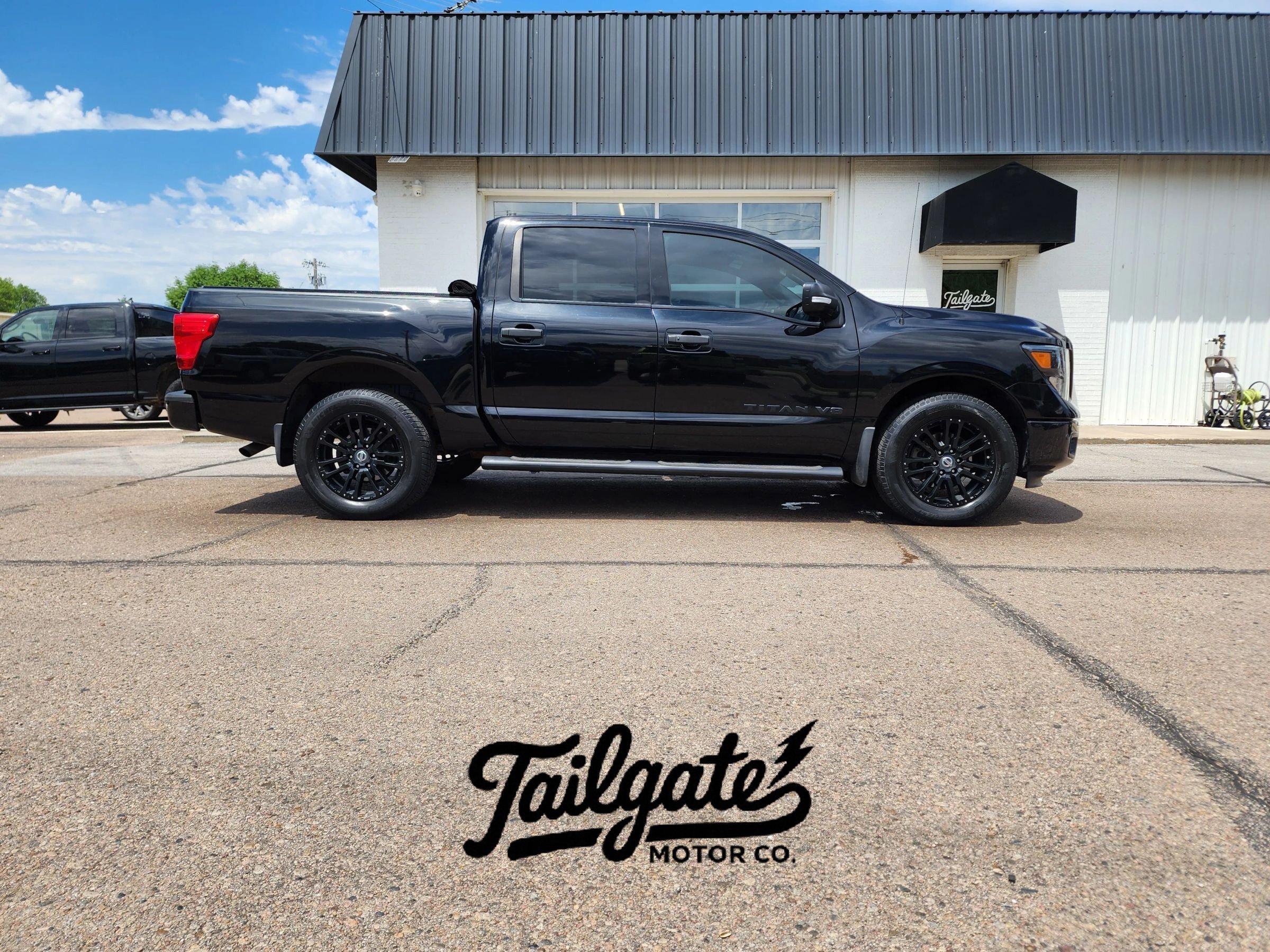 Used 2018 Nissan Titan SV w/ SV Convenience Package AWD/4WD image 1