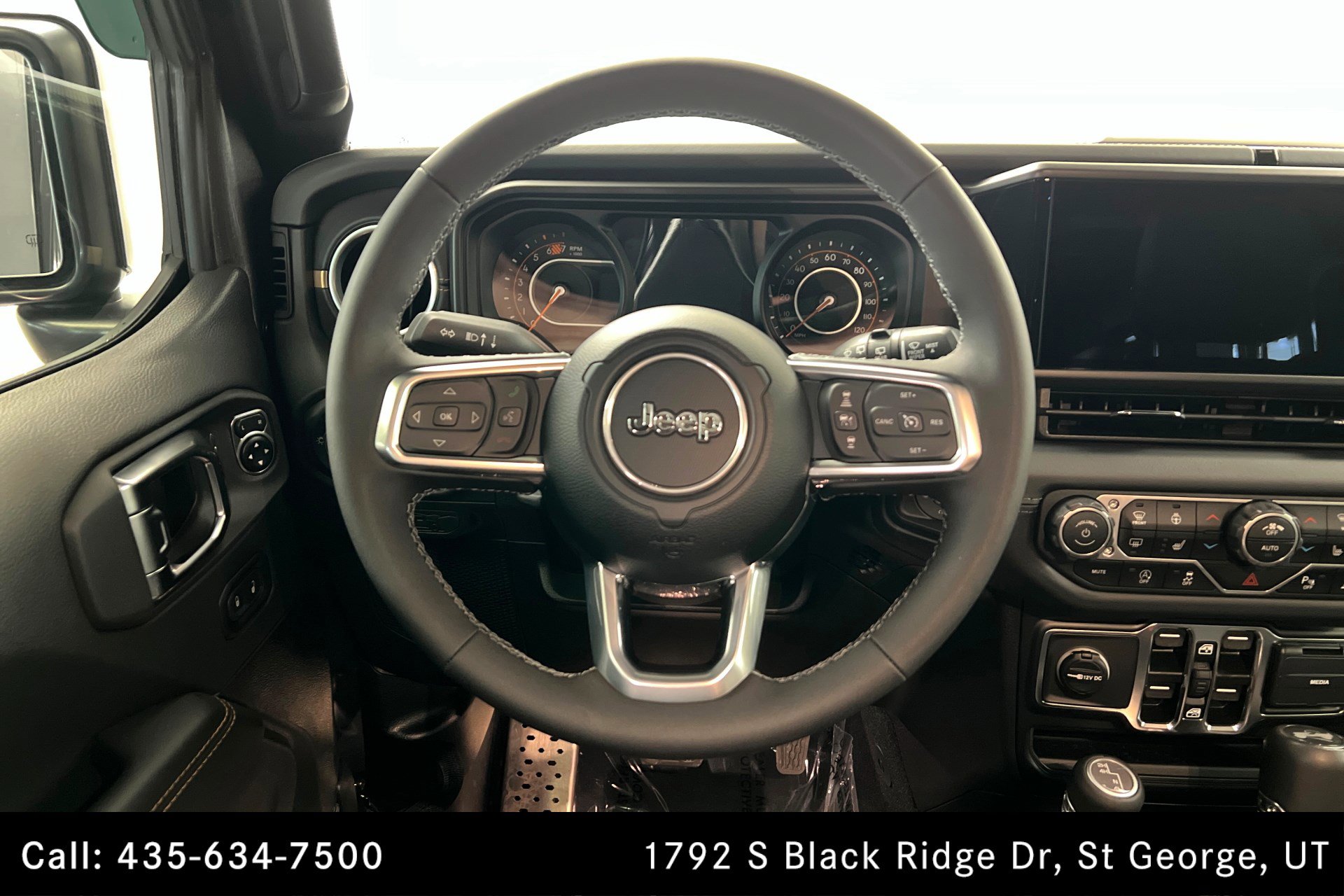 Used 2025 Jeep Wrangler Sahara image 12