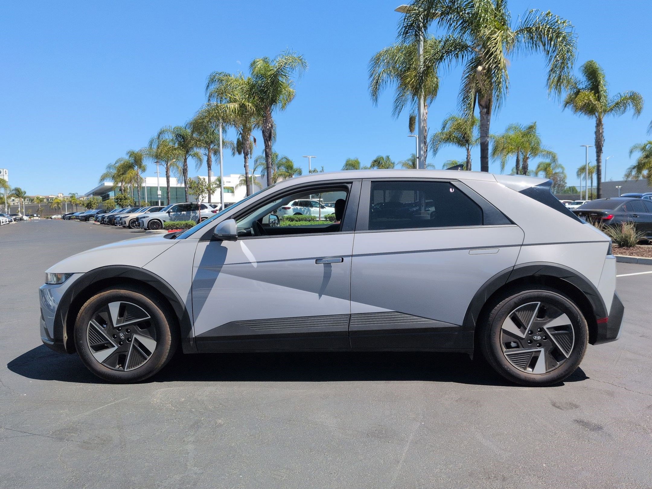 Used 2025 Hyundai Ioniq 5 SE image 7