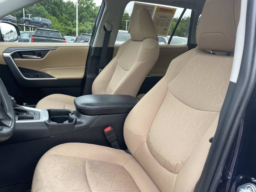 Used 2021 Toyota RAV4 XLE w/ Convenience Package FWD image 24