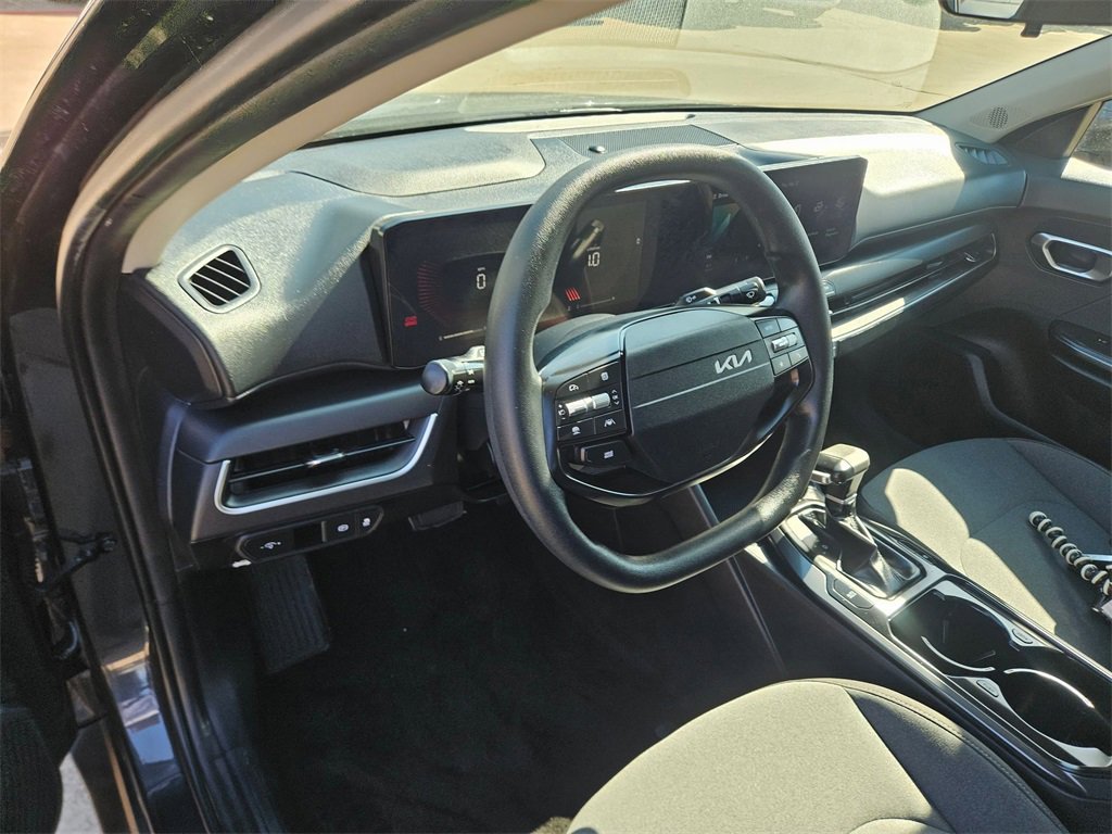 Used 2025 Kia K4 LXS image 11