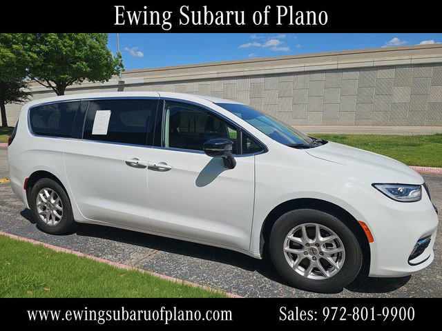Used 2024 Chrysler Pacifica Touring-L image 7