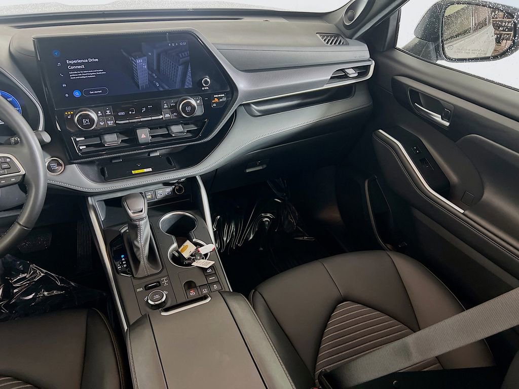 Certified 2025 Toyota Highlander XSE image 22