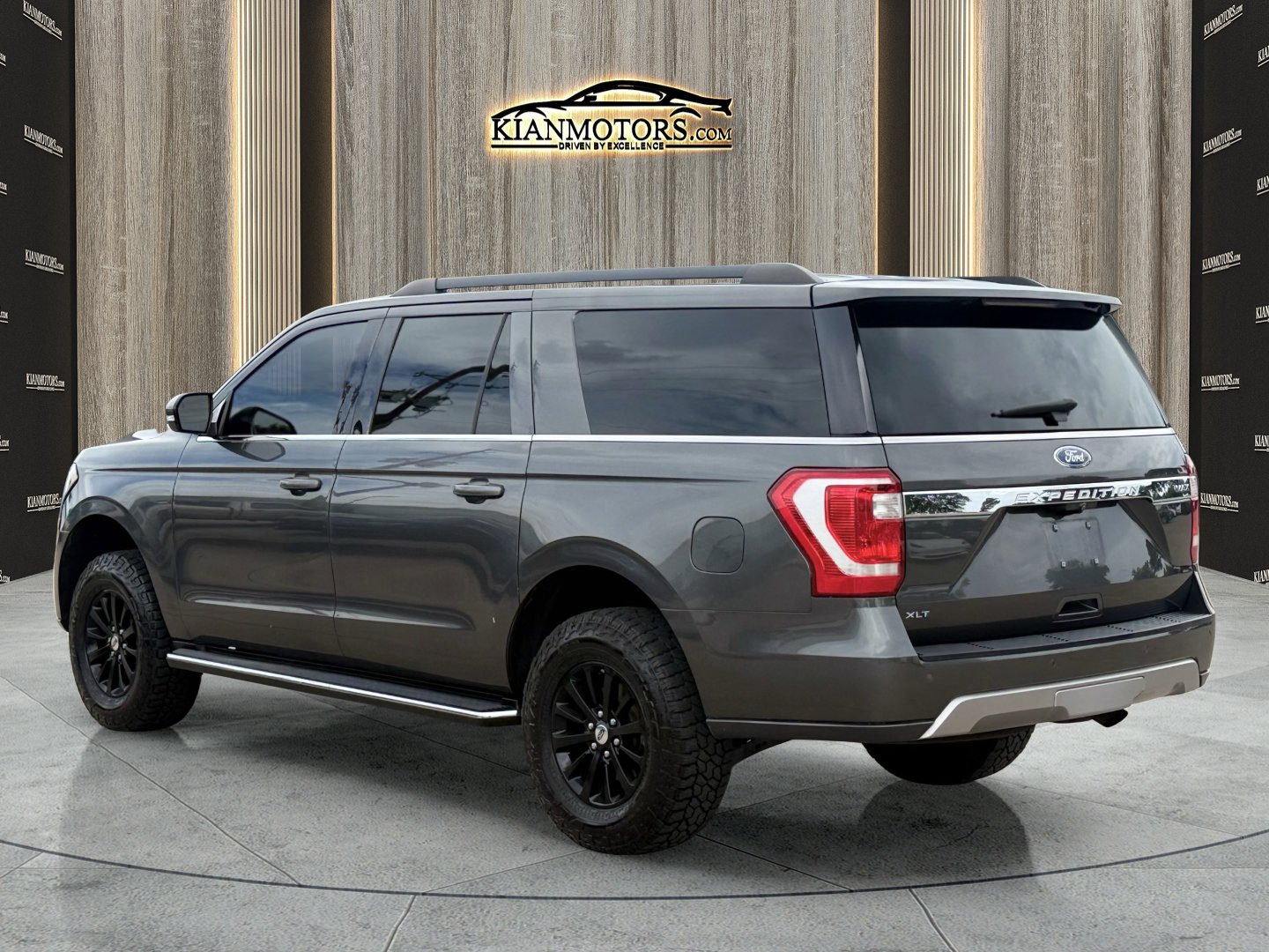 Used 2018 Ford Expedition Max XLT w/ Equipment Group 202A RWD image 6