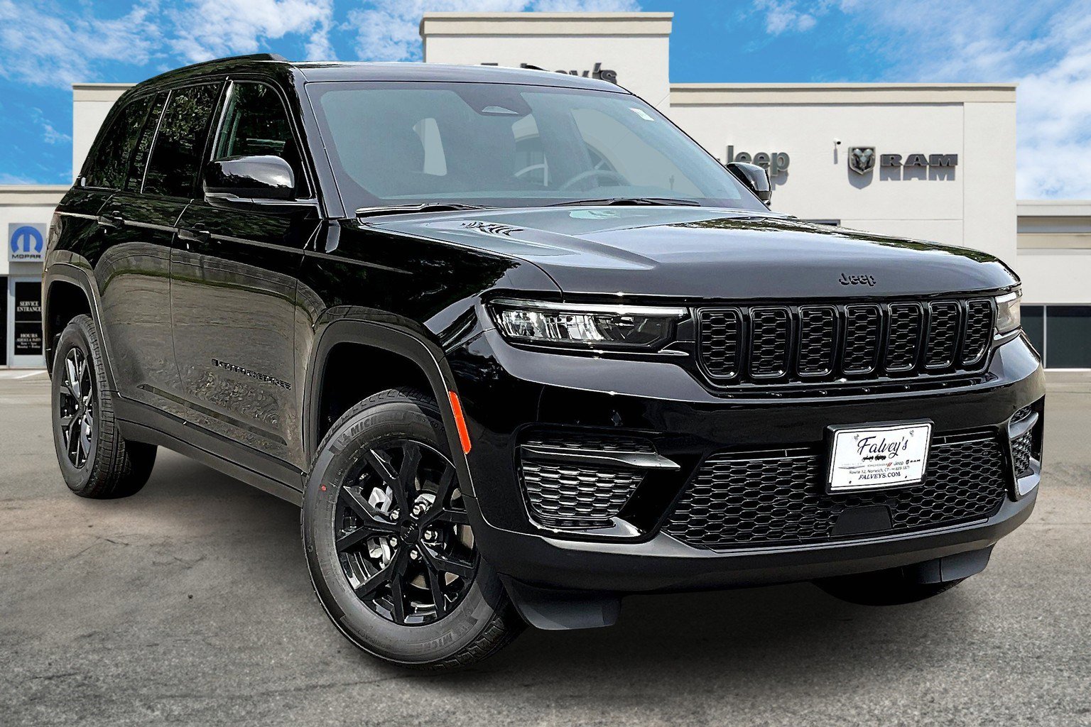 New 2025 Jeep Grand Cherokee Laredo image 2