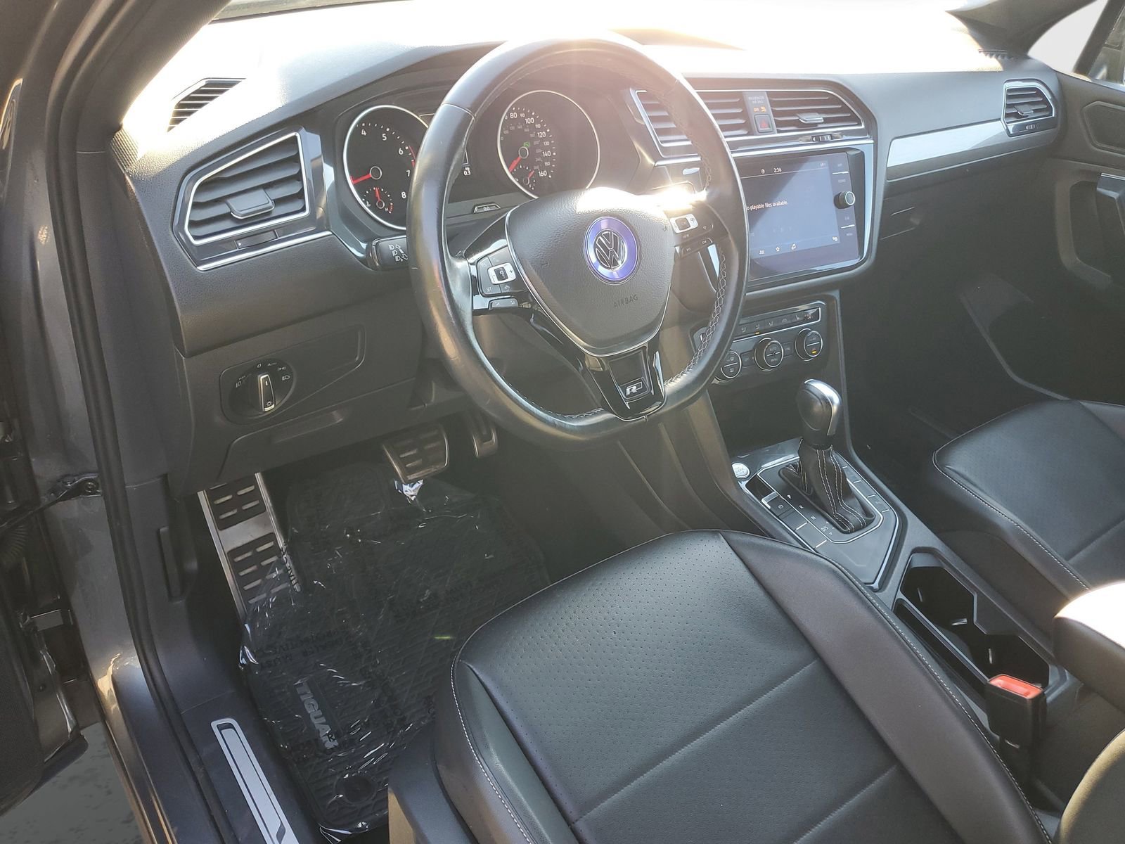 Used 2021 Volkswagen Tiguan SE R-Line image 16