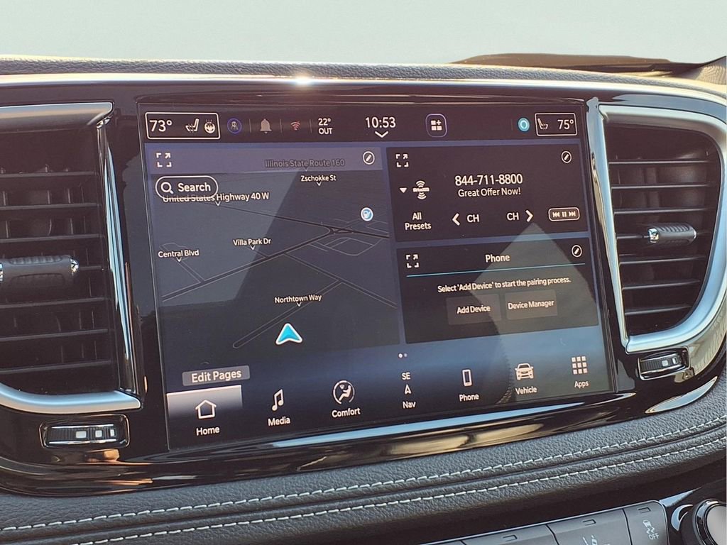 Used 2025 Chrysler Pacifica Limited image 5