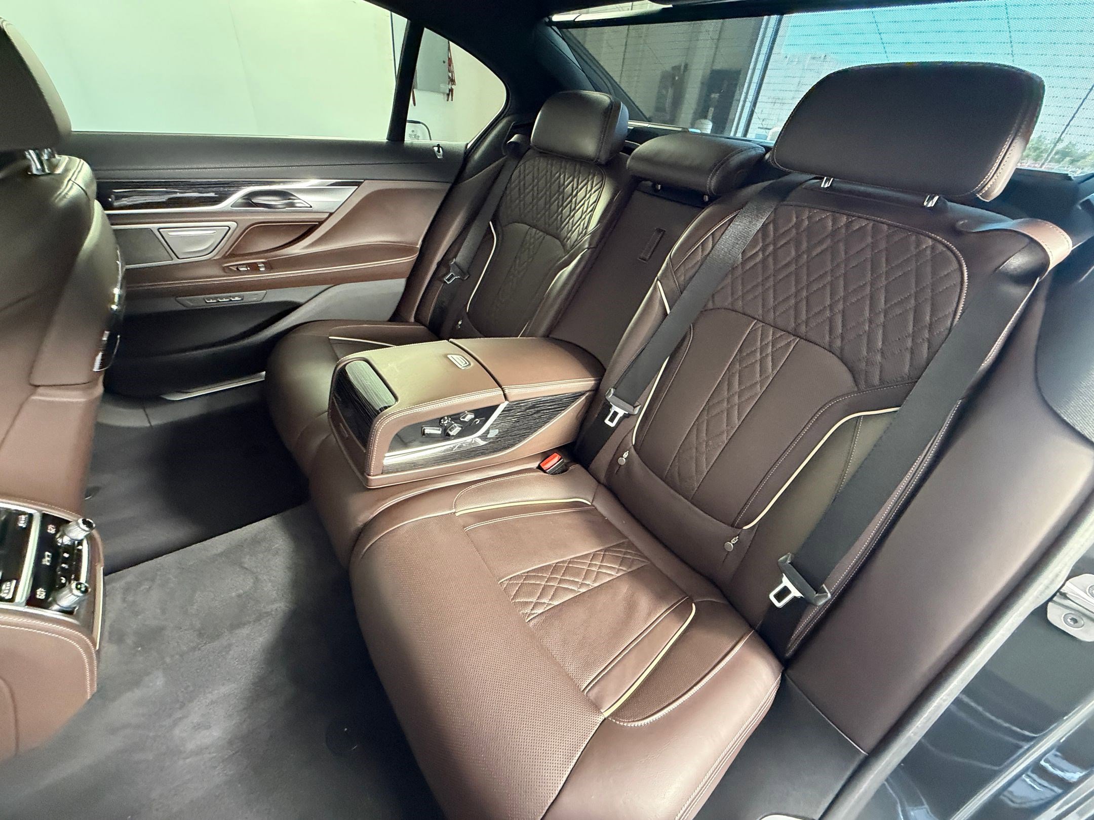 Used 2022 BMW 740i w/ M Sport Package RWD image 14