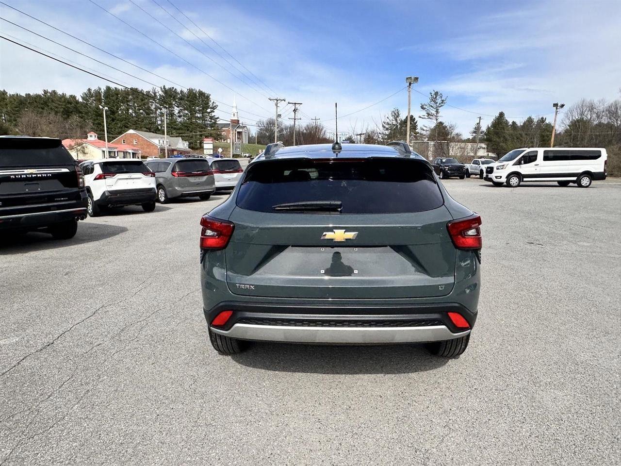Used 2025 Chevrolet Trax LT w/ LT Convenience Package image 6