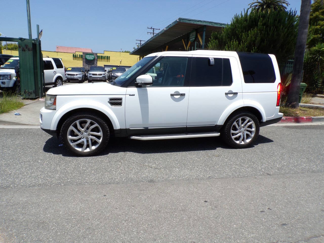 Used 2016 Land Rover LR4 HSE AWD/4WD image 8