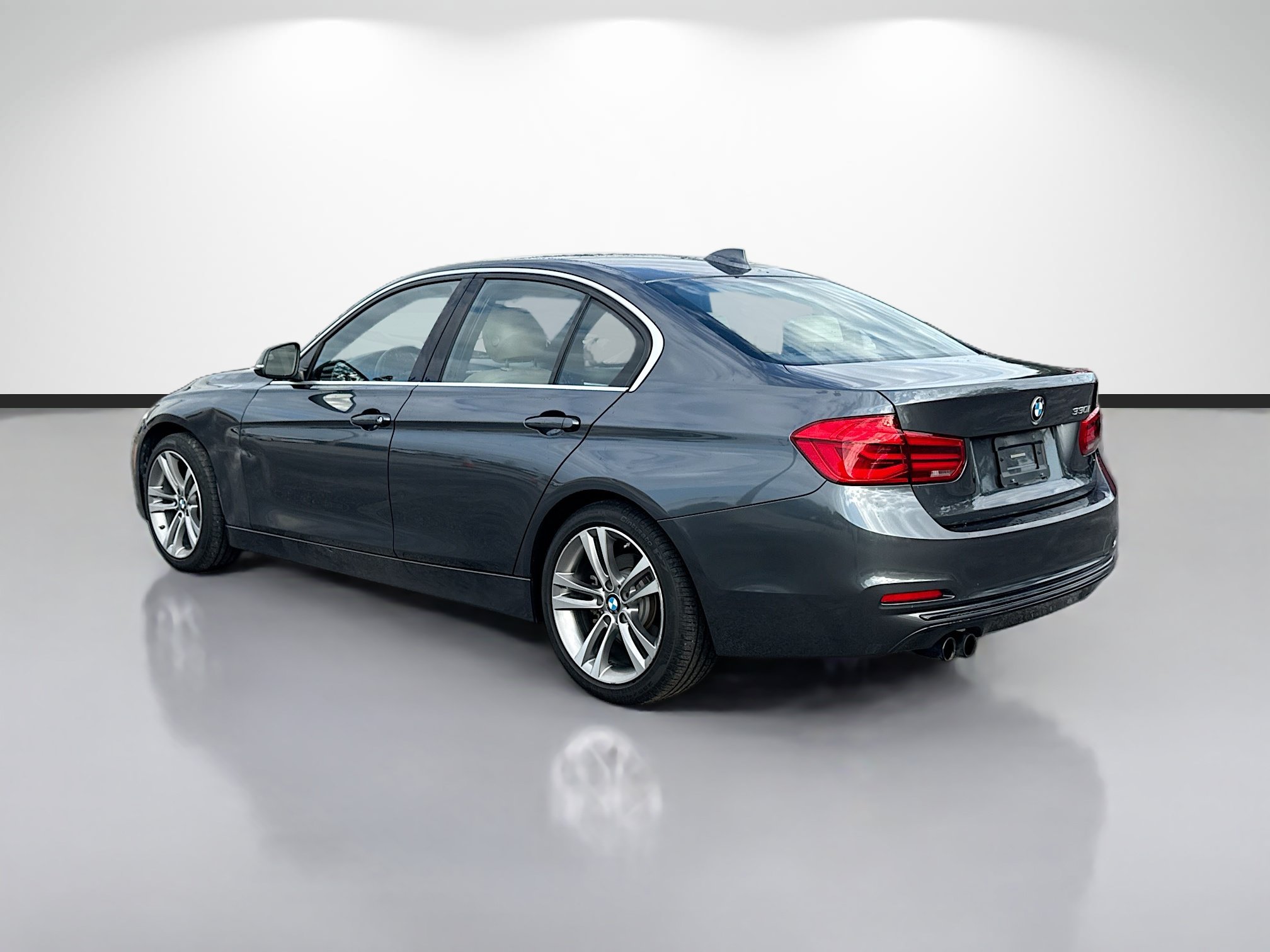 Used 2017 BMW 330i Sedan RWD image 5