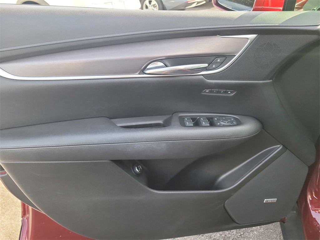 Used 2017 Cadillac XT5 Luxury w/ Driver Awareness Package image 14