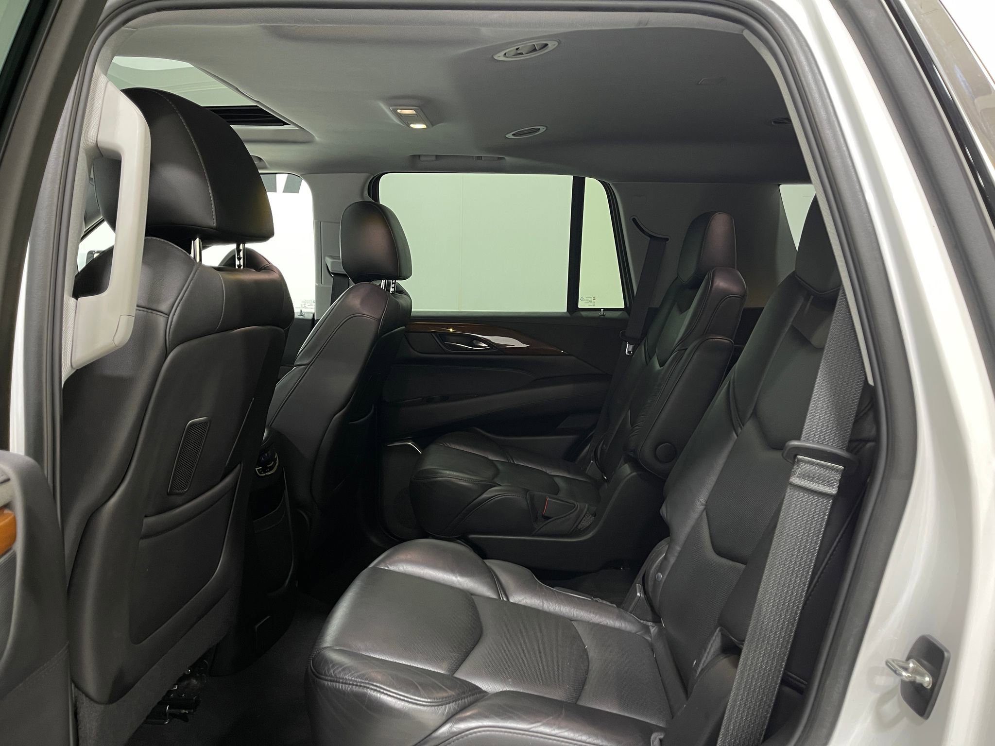 Used 2018 Cadillac Escalade Luxury w/ LPO, Radiant Package image 32