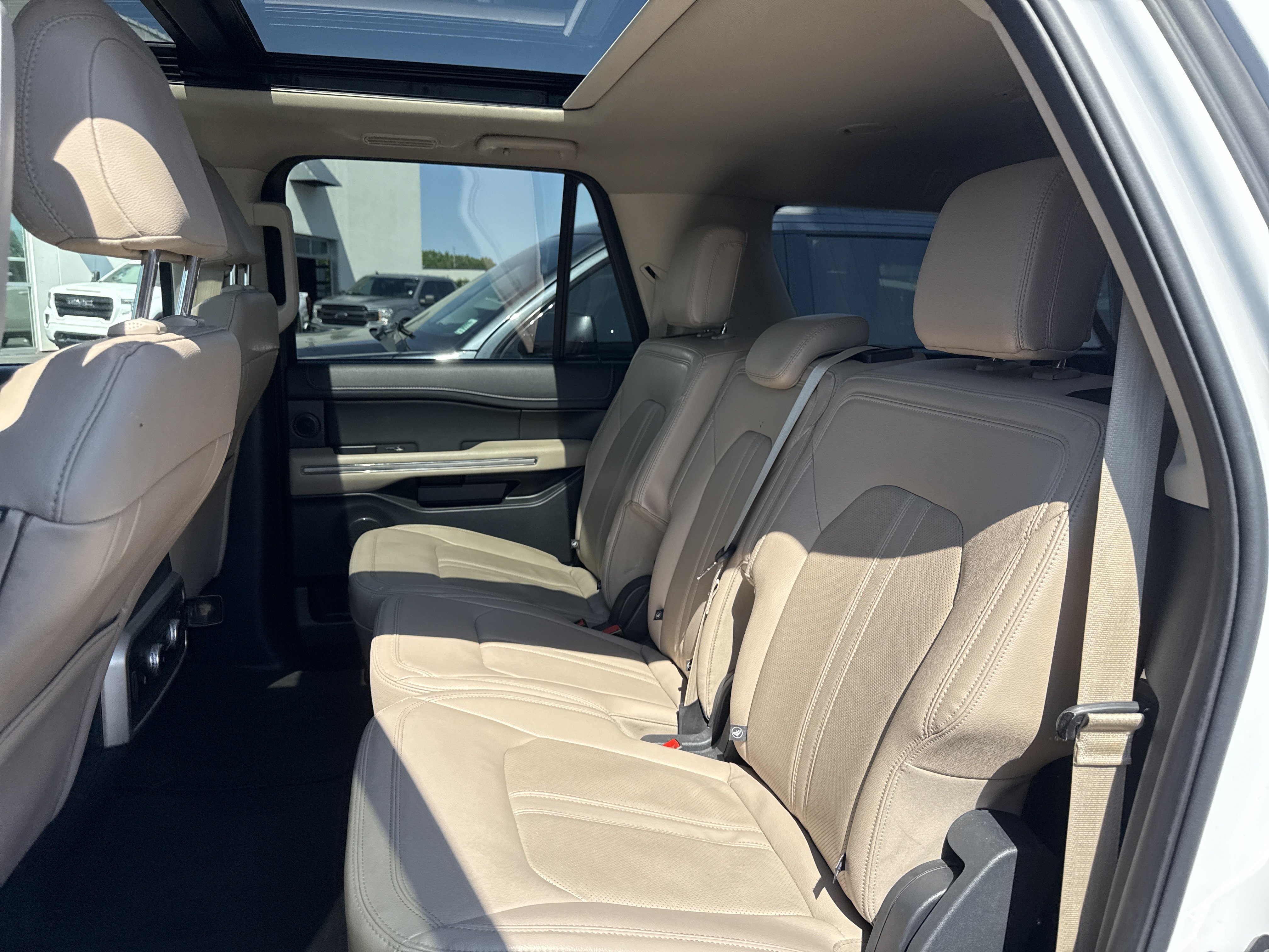 Used 2024 Ford Expedition Max Limited AWD/4WD image 9