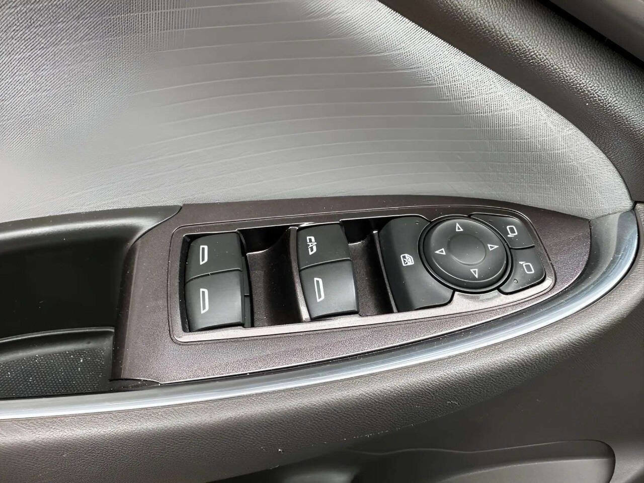 Used 2017 Chevrolet Malibu LT w/ LPO, Convenience Package 2 image 28